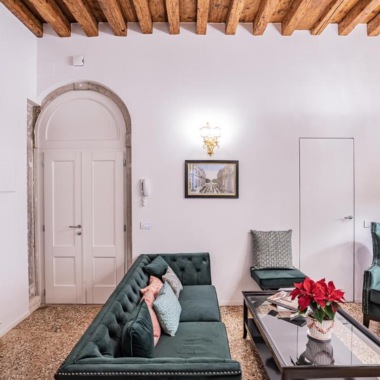 Ca' San Beneto Completely Refurbished in a fabulously central area - Two-Bedroom Apartment - 6