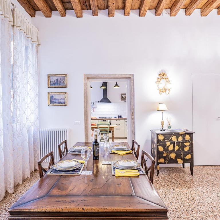Ca' San Beneto Completely Refurbished in a fabulously central area - Two-Bedroom Apartment - 12