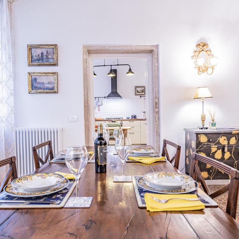 Ca' San Beneto Completely Refurbished in a fabulously central area - Two-Bedroom Apartment - 7