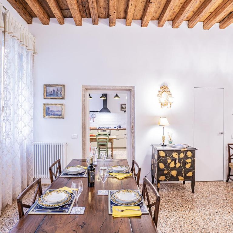 Ca' San Beneto Completely Refurbished in a fabulously central area - Two-Bedroom Apartment - 11