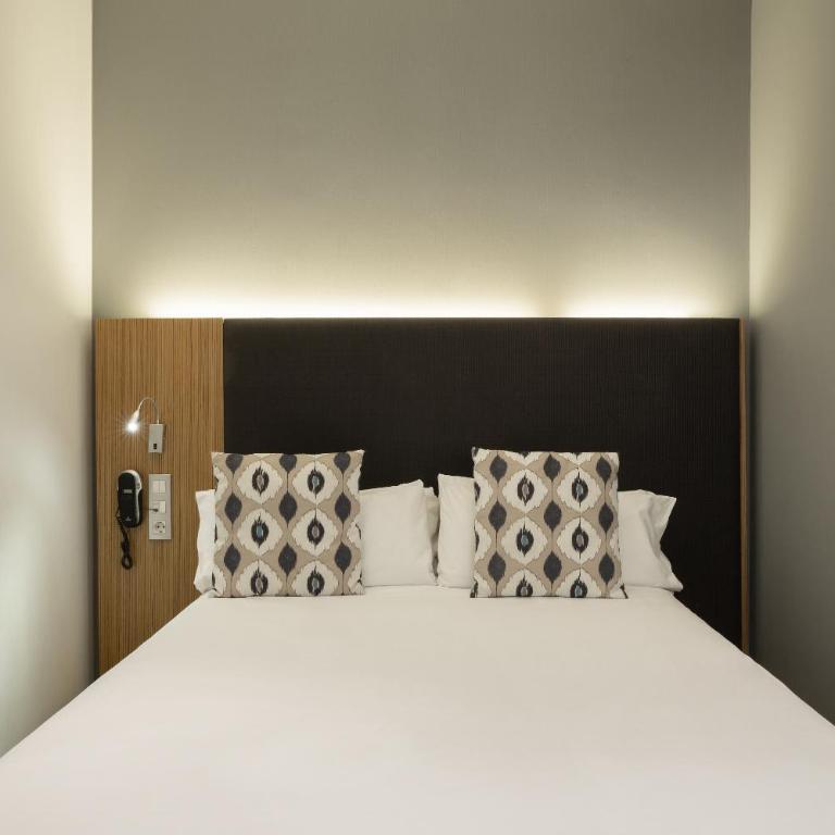 Petit Palace Plaza del Carmen - Small Double Room - 2
