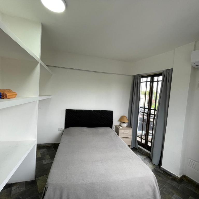 Cares Azcuénaga, Morón, Buenos Aires - Estudio con sofá cama - 8
