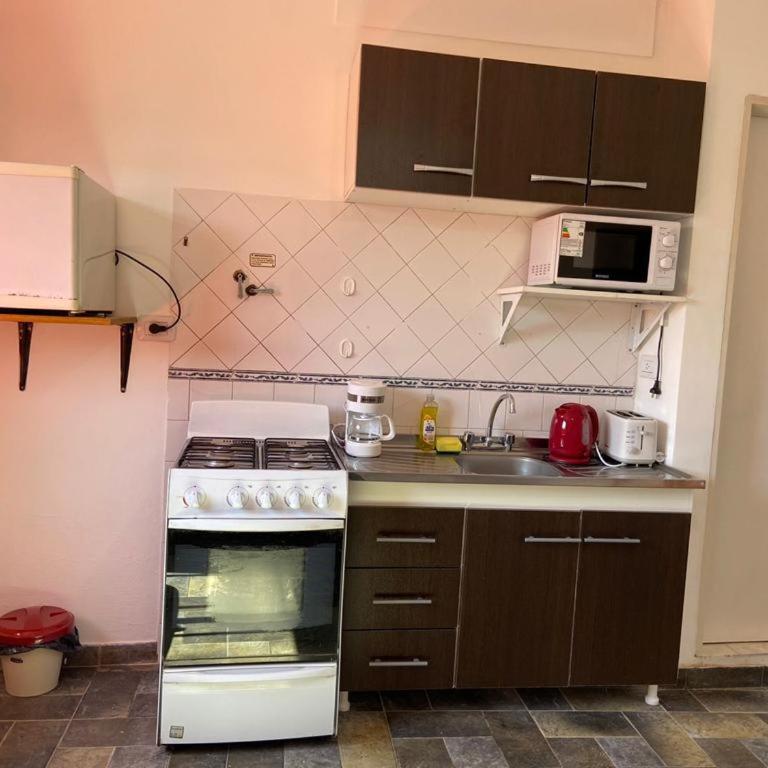 Cares Azcuénaga, Morón, Buenos Aires - Estudio con sofá cama - 5