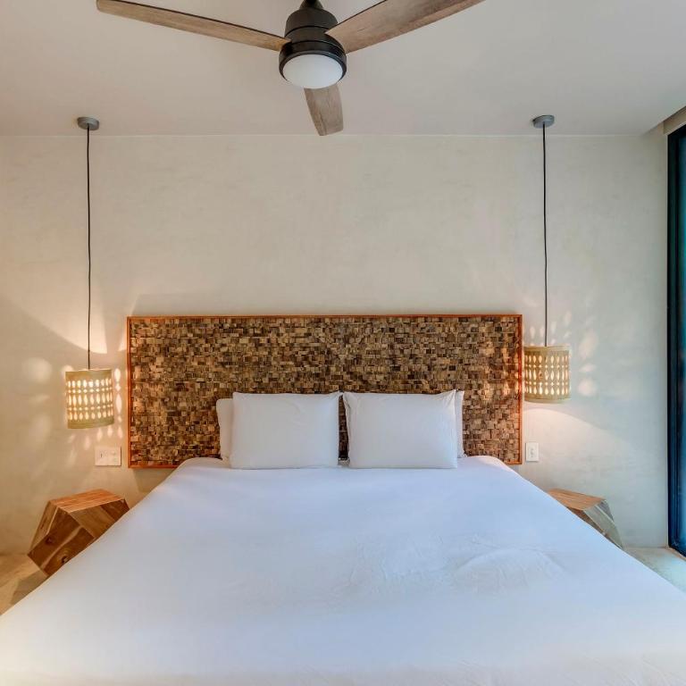 Gorgeous Flowy Space with Wrap-around Private Pool - 2BR Covered Patio - 4