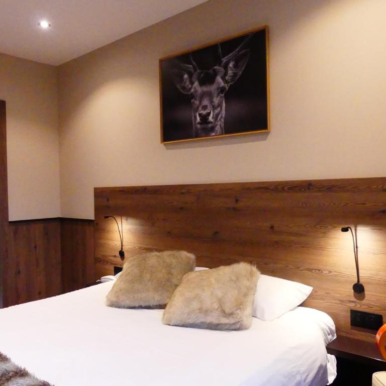 Logis Hotel Des Bains - Chambre Familiale - Hébergement Accessible Uniquement par des Escaliers - 4