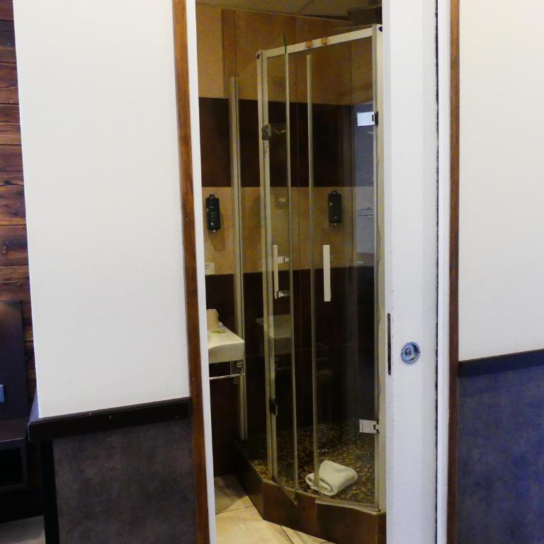 Logis Hotel Des Bains - Chambre Double Standard - Hébergement Accessible Uniquement par des Escaliers - 8