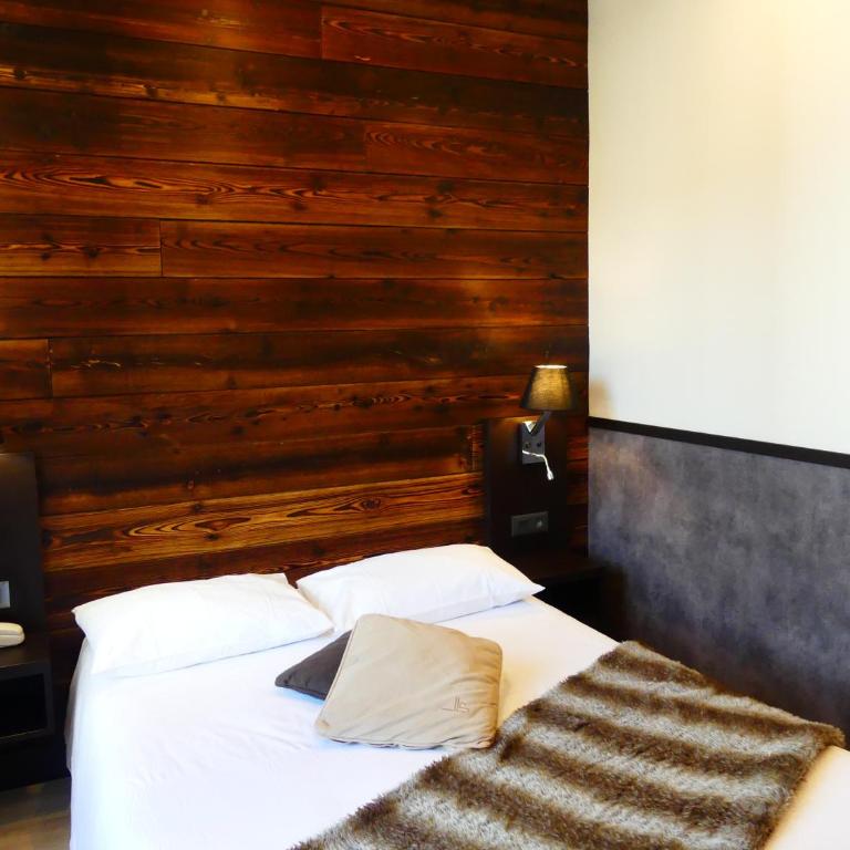 Logis Hotel Des Bains - Chambre Double Standard - Hébergement Accessible Uniquement par des Escaliers - 9