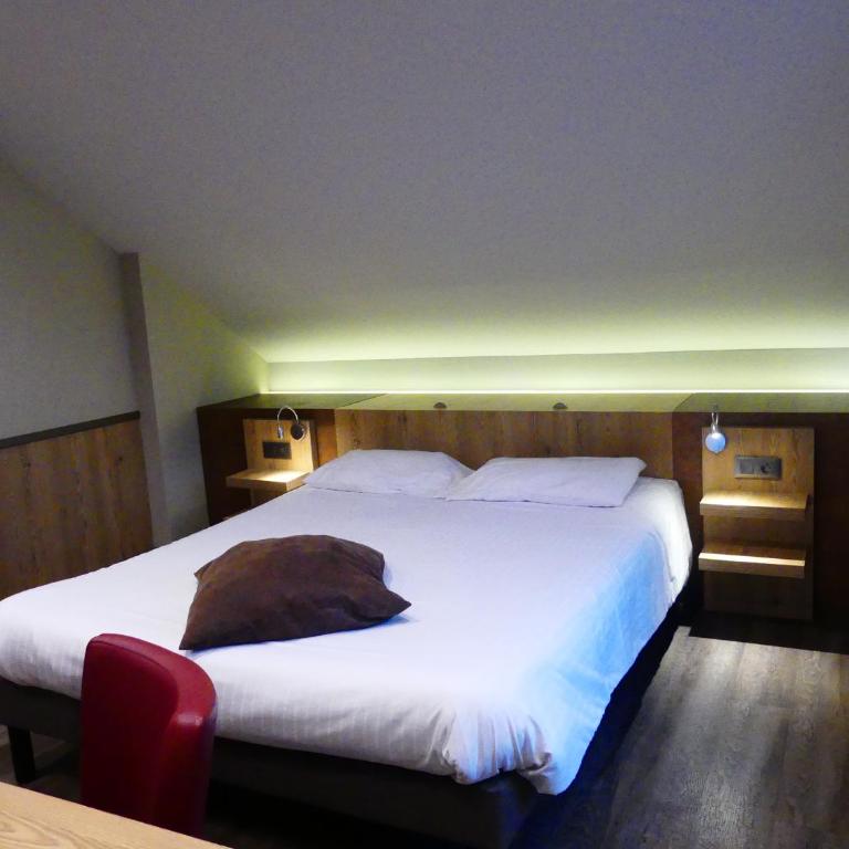 Logis Hotel Des Bains - Chambre Double Confort - Hébergement Accessible Uniquement par des Escaliers - 10