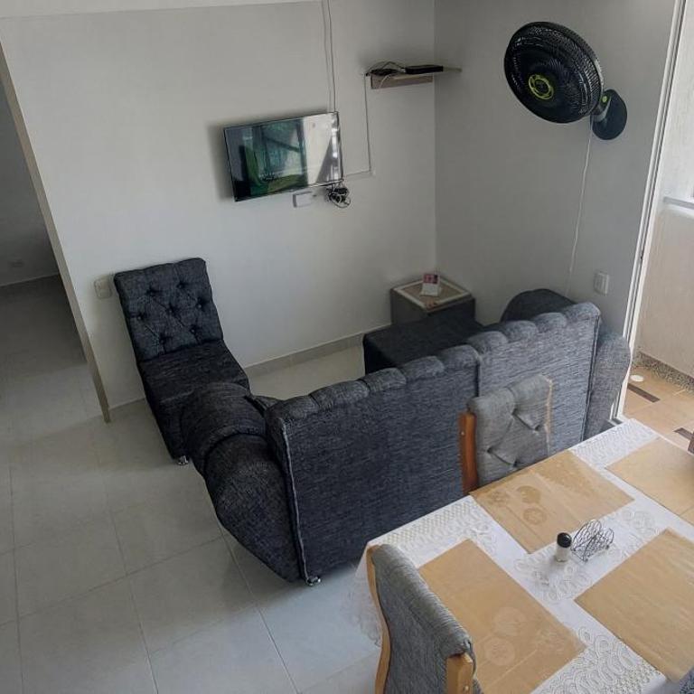 HERMOSO APARTAMENTO CON BALCON, 3 Alcobas, 2 baños - Apartamento de 3 dormitorios - 5
