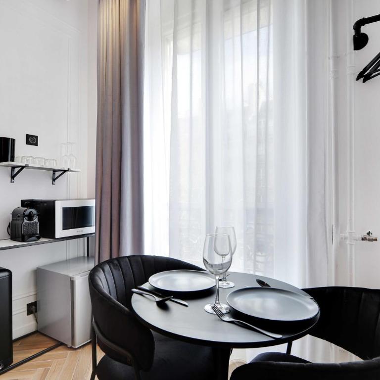 Charming private room - 2P - Les halles - Chambre Double - 8