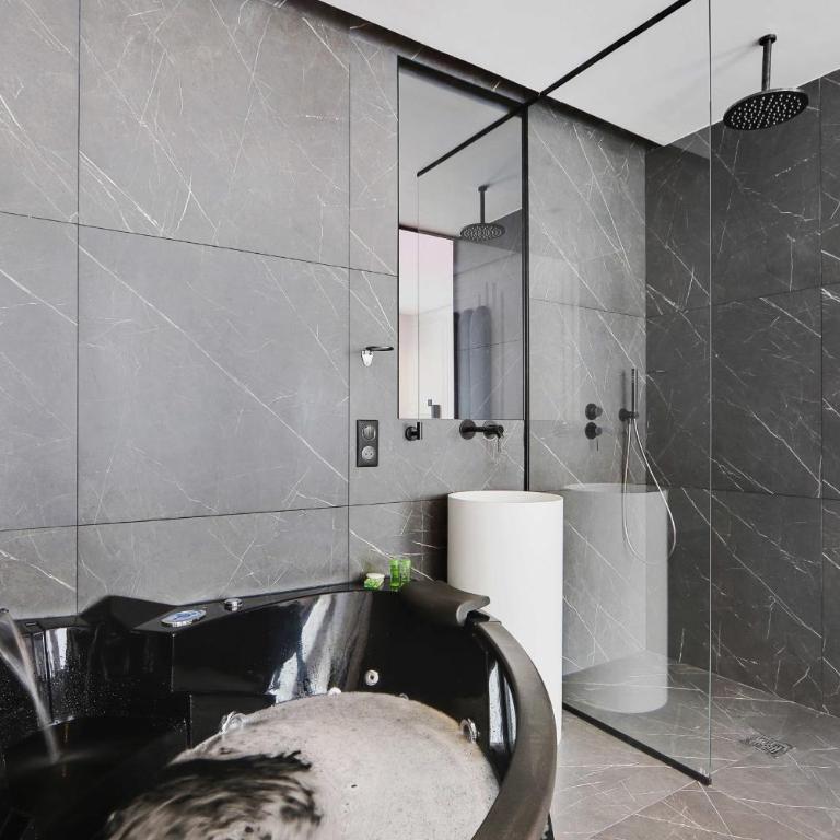 Charming private room - 2P - Les halles - Chambre Double - 10