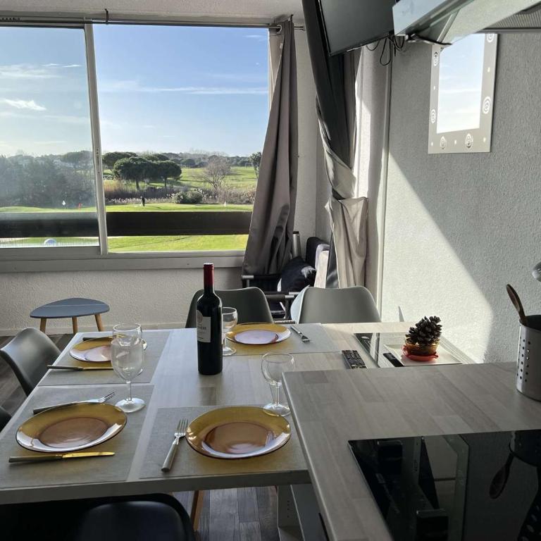Studio pour 4 - Piscine, Parking, Lave-linge, Proche commerces - FR-1-702-23 - Studio - 1