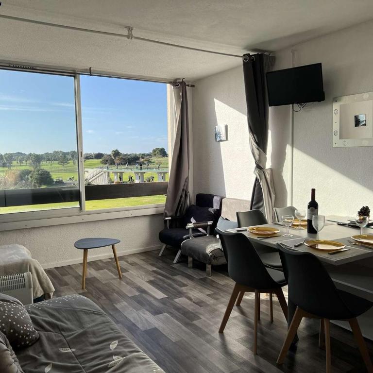 Studio pour 4 - Piscine, Parking, Lave-linge, Proche commerces - FR-1-702-23 - Studio - 2