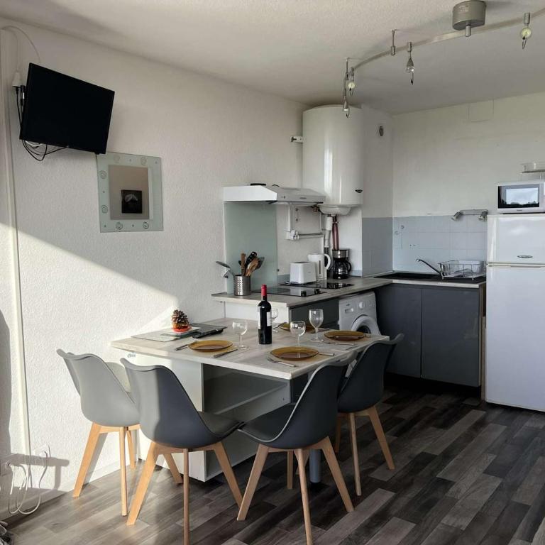 Studio pour 4 - Piscine, Parking, Lave-linge, Proche commerces - FR-1-702-23 - Studio - 5