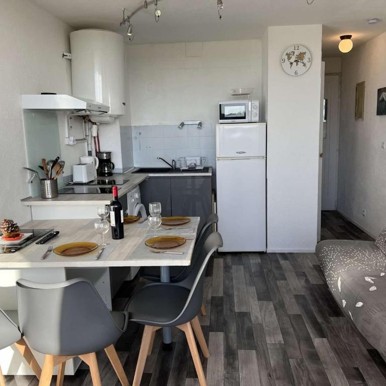 Studio pour 4 - Piscine, Parking, Lave-linge, Proche commerces - FR-1-702-23 - Studio - 7