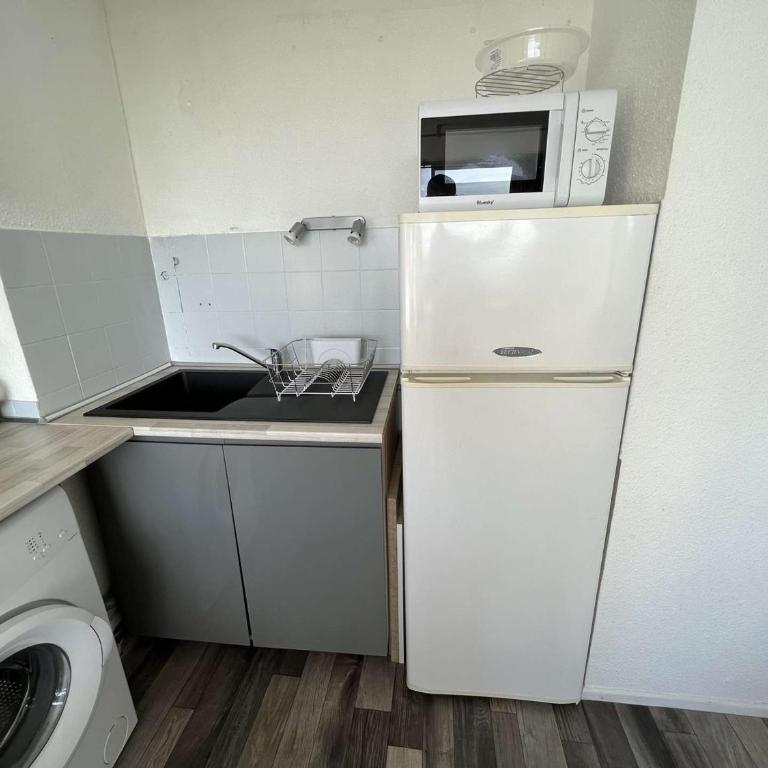 Studio pour 4 - Piscine, Parking, Lave-linge, Proche commerces - FR-1-702-23 - Studio - 8