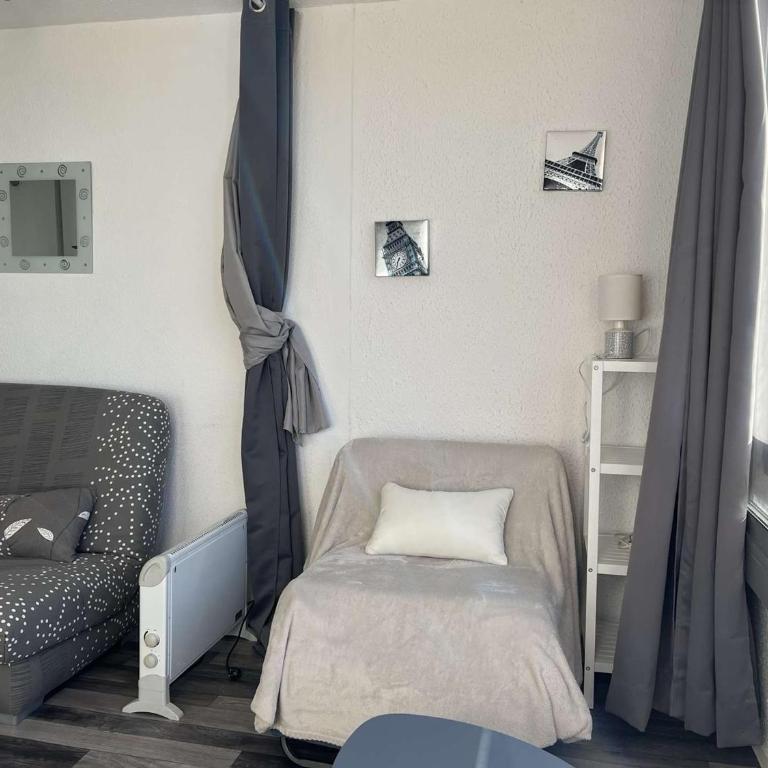 Studio pour 4 - Piscine, Parking, Lave-linge, Proche commerces - FR-1-702-23 - Studio - 12