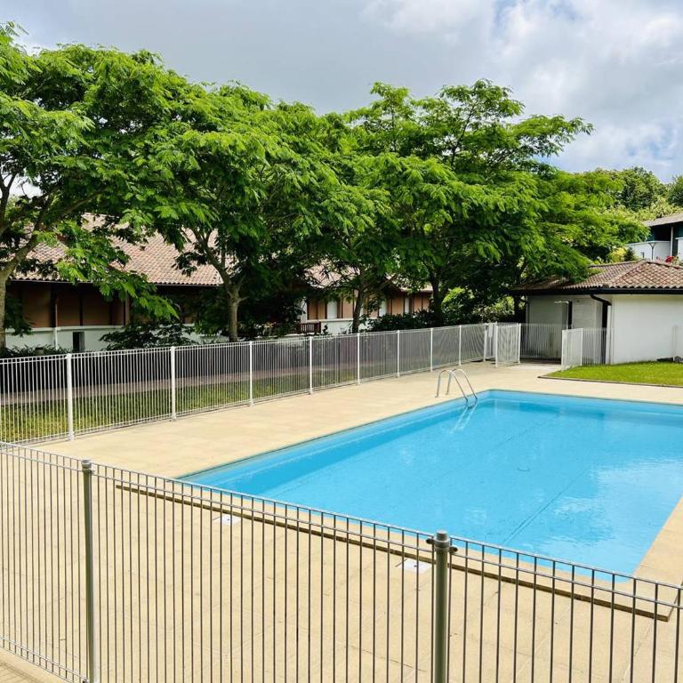 Appartement F2 avec piscine et parking à Cambo-les-Bains - Appartement 1 Chambre - 16