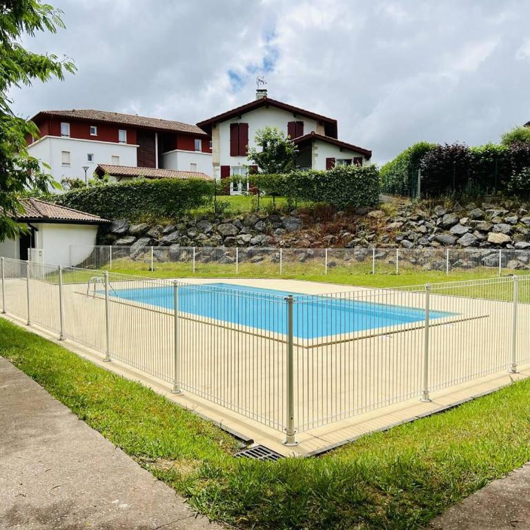 Cambo : T2 Confortable avec Wifi et Parking - One-Bedroom Apartment - 12