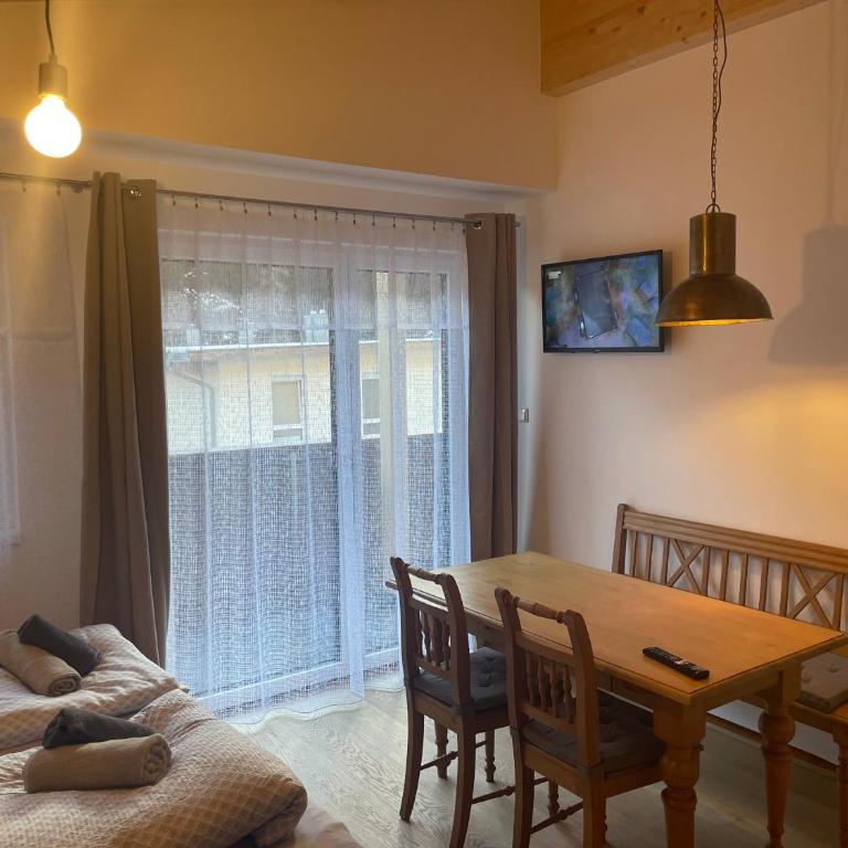 Tuxie Haus - Apartment with Balcony - 1