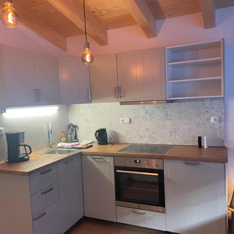 Tuxie Haus - Apartment with Balcony - 6