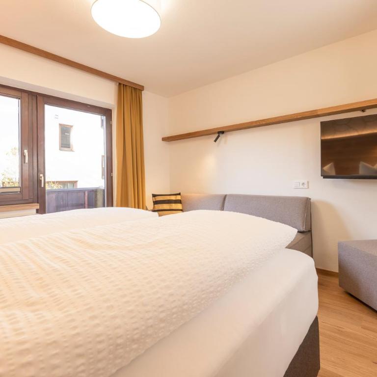 Pension Gulla - Ferienhaus Appartements B&B - Doppel-/Zweibettzimmer mit Balkon - 1