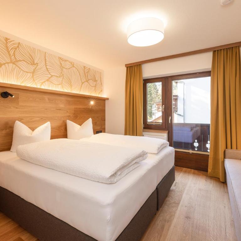 Pension Gulla - Ferienhaus Appartements B&B - Doppel-/Zweibettzimmer mit Balkon - 2