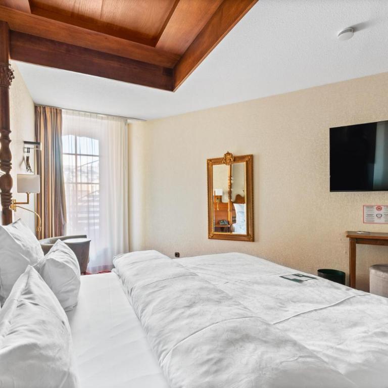 KING's Hotel First - Club Double Room with Quiet Courtyard View - 10