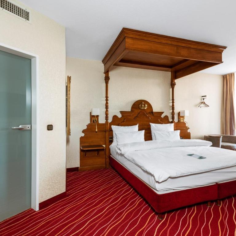 KING's Hotel First - Club Double Room with Quiet Courtyard View - 3