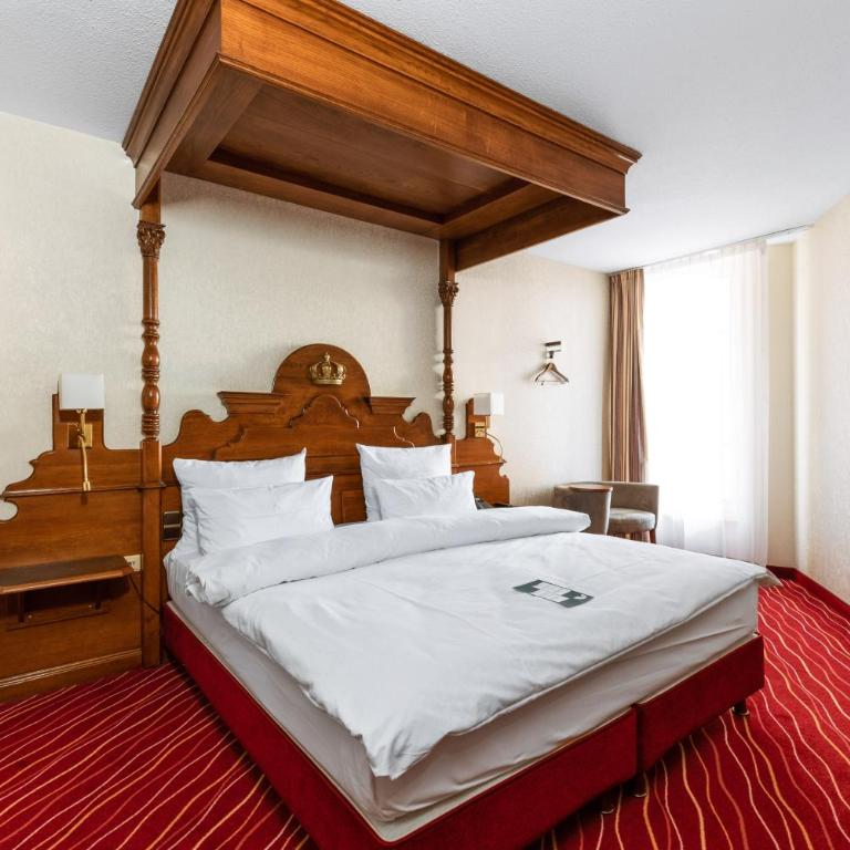 KING's Hotel First - Club Double Room with Quiet Courtyard View - 4