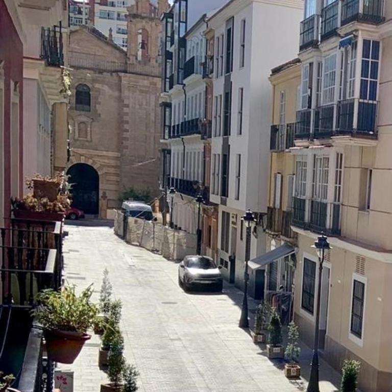APARTAMENTO EN EL CENTRO, TRANQUILO Y LUMINOSO - One-Bedroom Apartment - 26