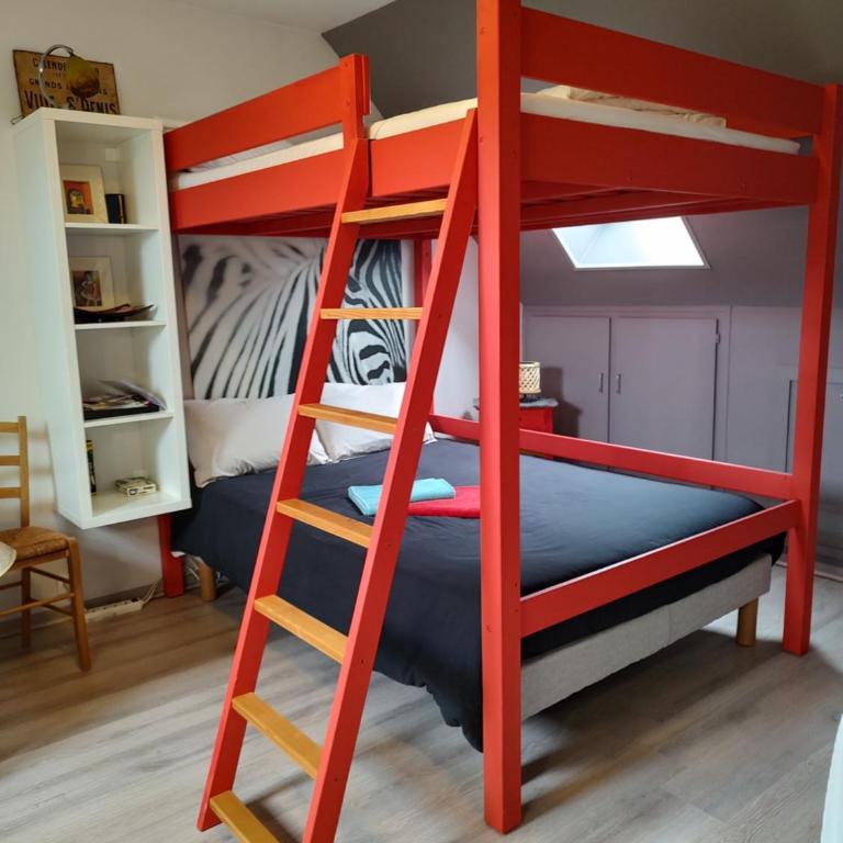 Studio au 2e étage de notre maison de ville - Chambre Quadruple avec Salle de Bains Privative - 1
