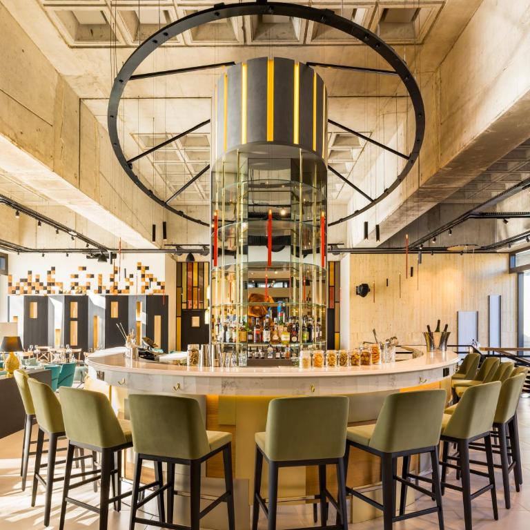 FirstName Bordeaux, Part of JdV by Hyatt - Chambre Lit King-Size Premier avec Terrasse et Sauna - 1