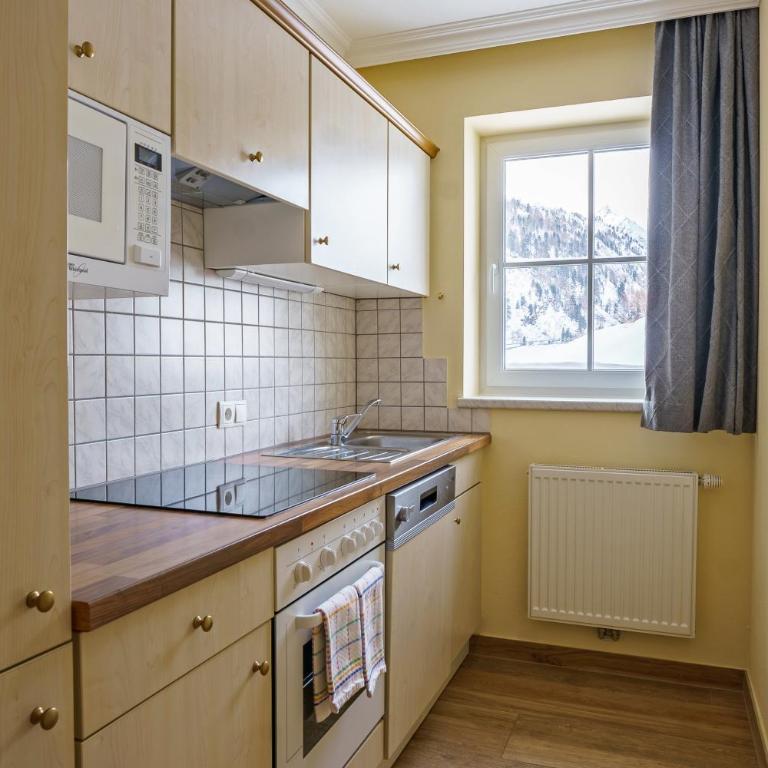 Hubertus Alpine Living - Apartment mit 3 Schlafzimmern und Balkon - 13