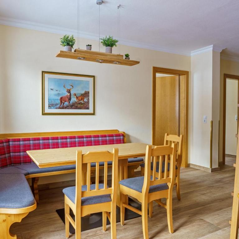 Hubertus Alpine Living - Apartment mit 3 Schlafzimmern und Balkon - 10