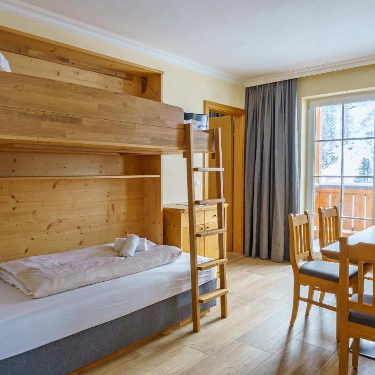 Hubertus Alpine Living - Apartment mit 3 Schlafzimmern und Balkon - 9
