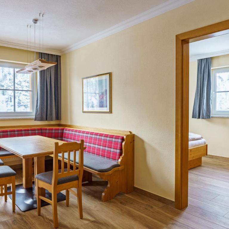 Hubertus Alpine Living - Apartment mit 3 Schlafzimmern und Balkon - 14