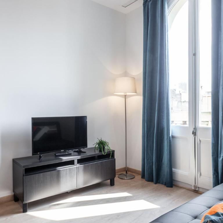 Bright Apartment with Balconies 34 - Apartamento Estándar - 3
