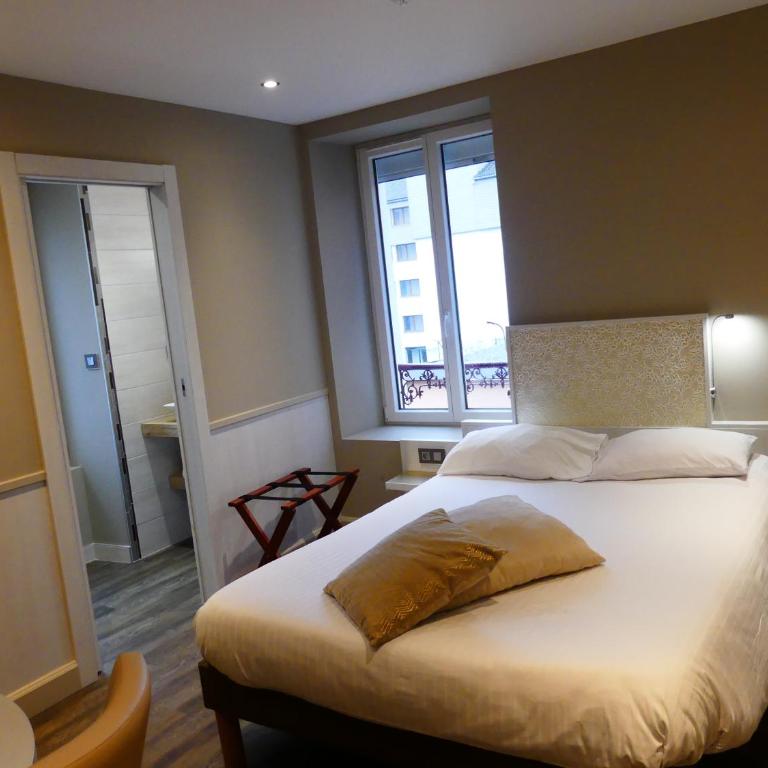 Logis Hotel Des Bains - Chambre Double Confort - Hébergement Accessible Uniquement par des Escaliers - 11