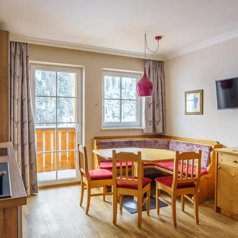 Hubertus Alpine Living - Apartment mit 2 Schlafzimmern und Balkon - 3