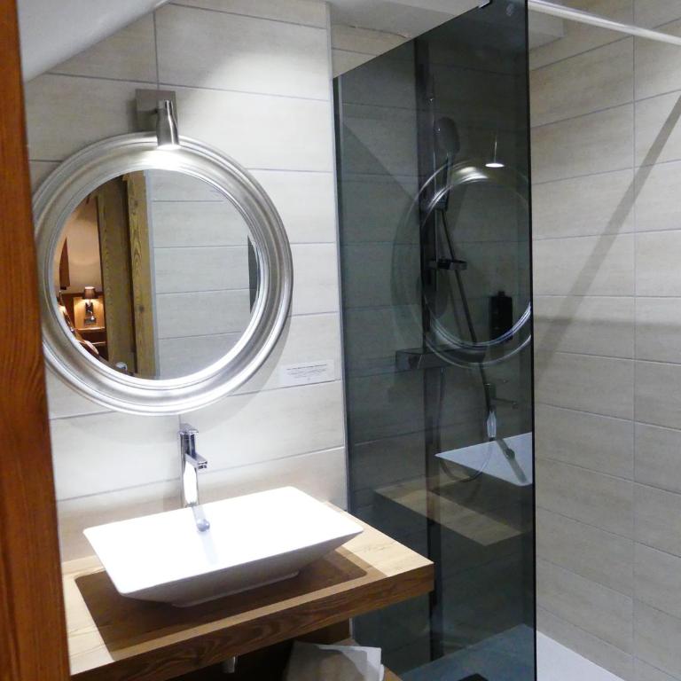 Logis Hotel Des Bains - Chambre Triple Confort - 4