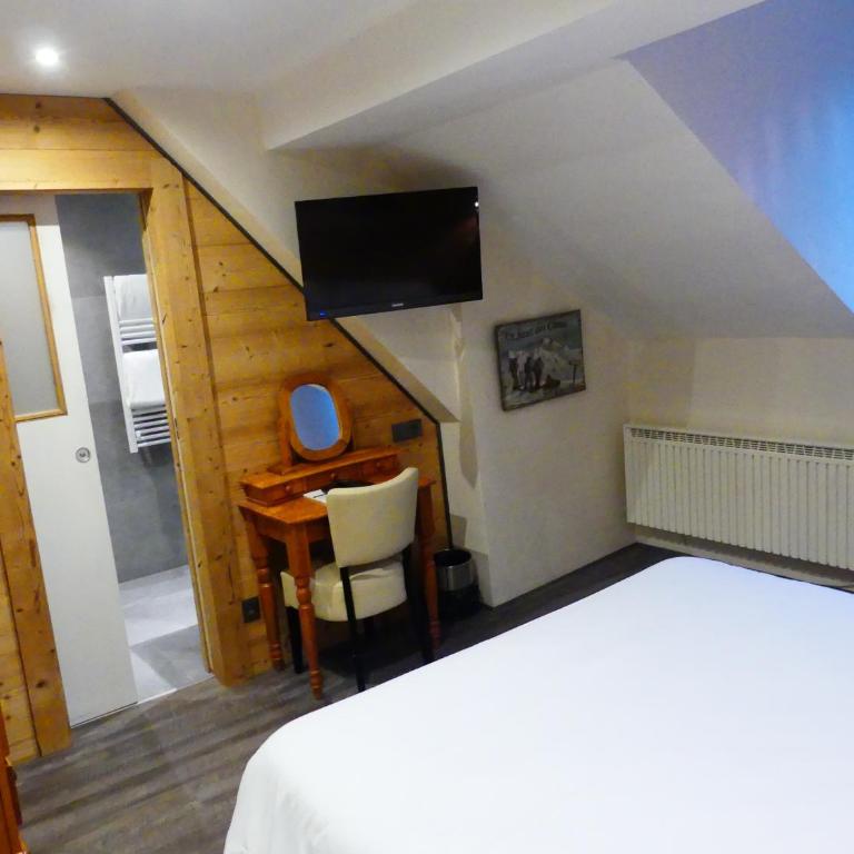 Logis Hotel Des Bains - Chambre Double Confort - Hébergement Accessible Uniquement par des Escaliers - 14