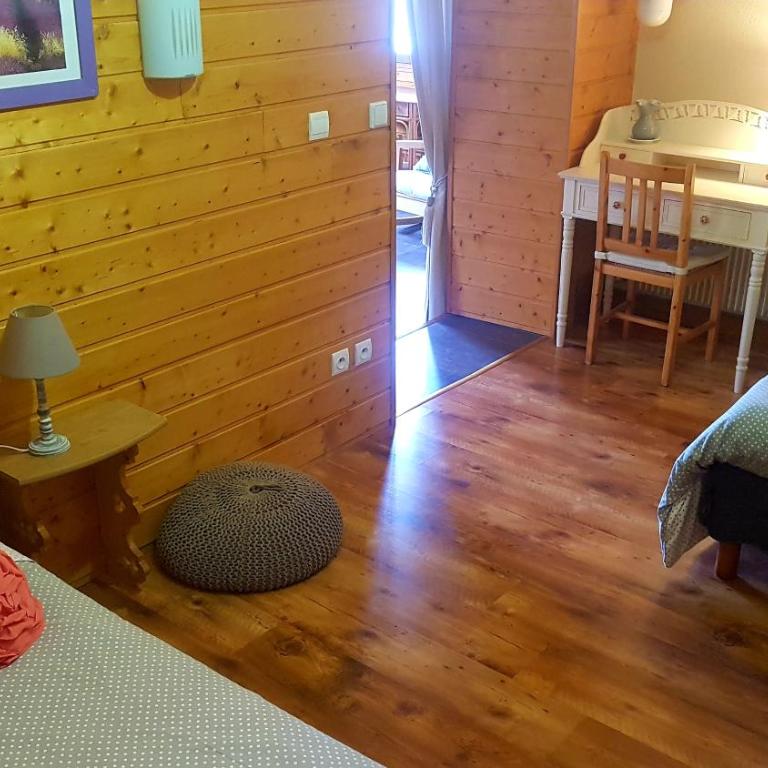 "La Coustille" Chambres et Table d'Hôtes - Chambre Familiale - Vue sur Montagne - 3
