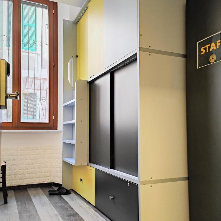 Free Hostels Roma - Posto Letto in Dormitorio Misto con 2 Letti e Bagno Privato - 6