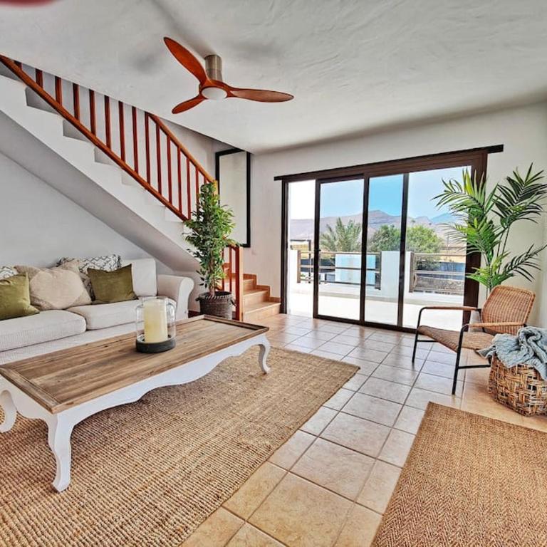 No 2. Stunning 4-Bedroom Villa with Large Pool - Villa - 19