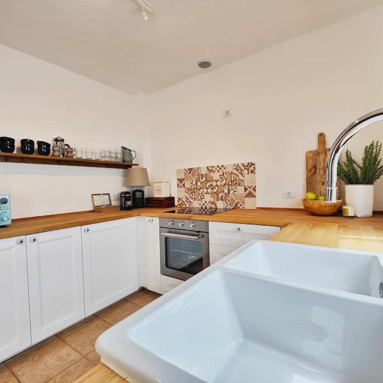 No 2. Stunning 4-Bedroom Villa with Large Pool - Villa - 14