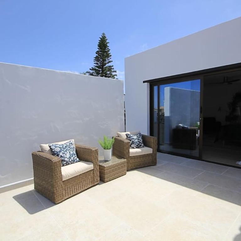 No 2. Stunning 4-Bedroom Villa with Large Pool - Villa - 42