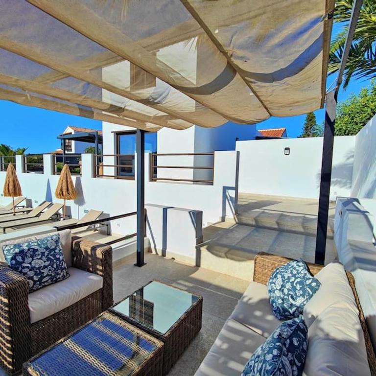 No 2. Stunning 4-Bedroom Villa with Large Pool - Villa - 12