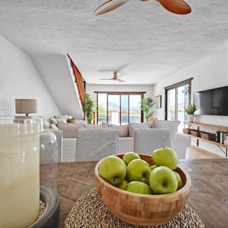 No 2. Stunning 4-Bedroom Villa with Large Pool - Villa - 23
