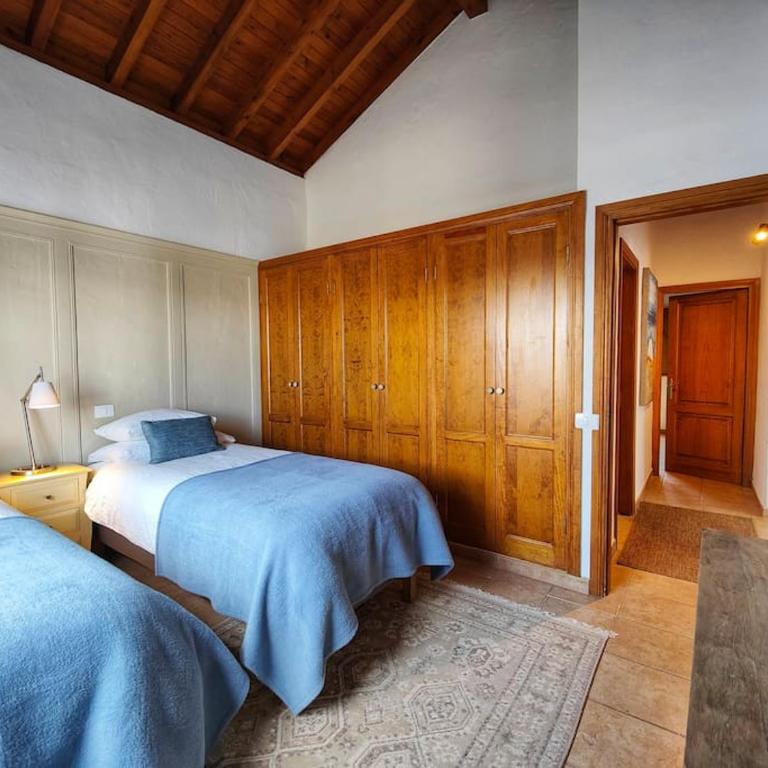 No 2. Stunning 4-Bedroom Villa with Large Pool - Villa - 10